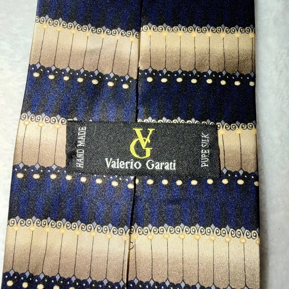 Valerio Garati elegant navy